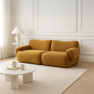 Sahara – Canapé 2 Places Sculptural en Tissu Sablé Miel