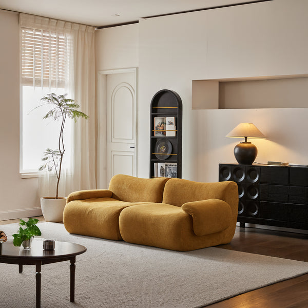 Sahara – Canapé 2 Places Sculptural en Tissu Sablé Miel