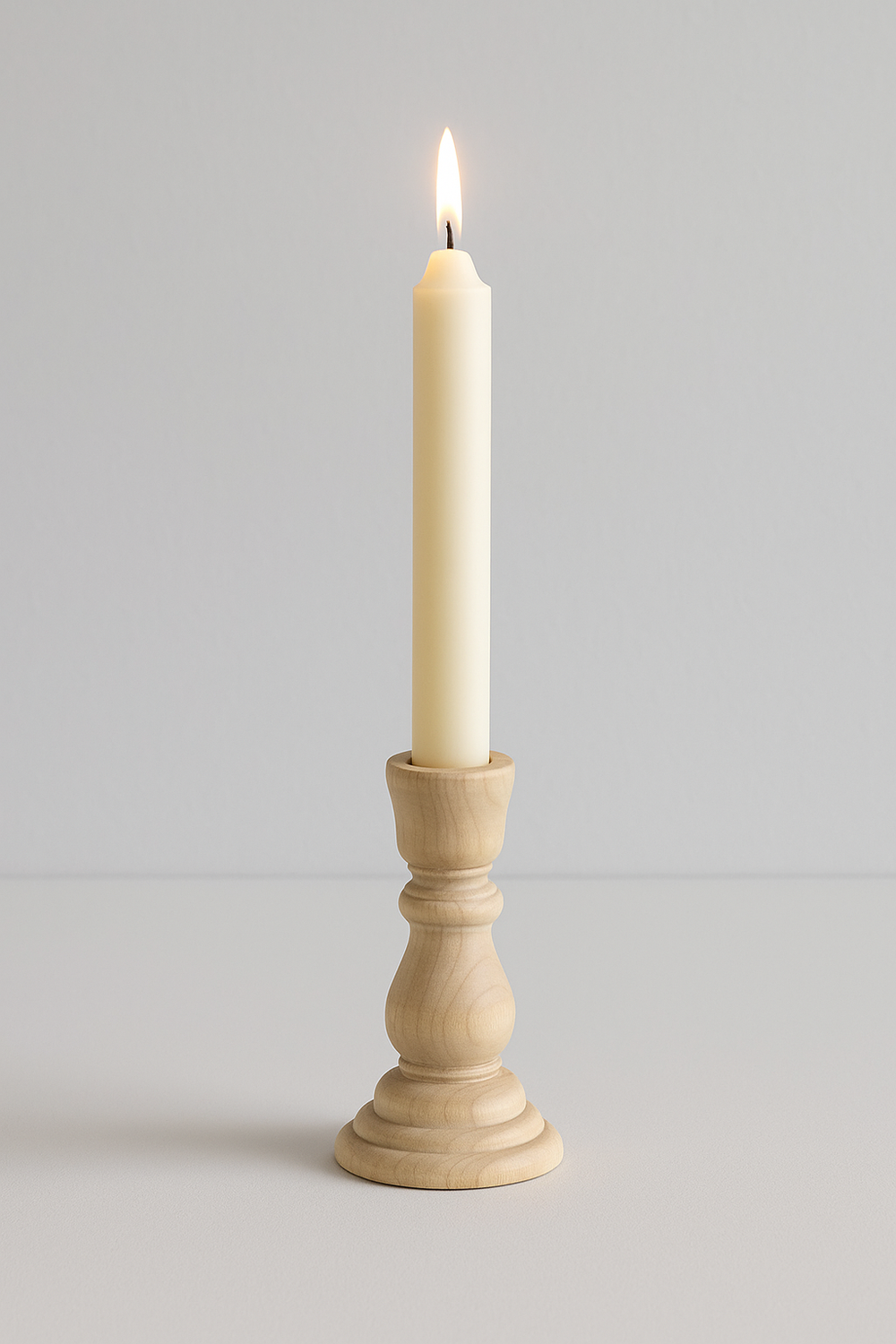 Gesculpteerde kandelaar van natuurlijk hout – Ruw & minimalistisch charme
