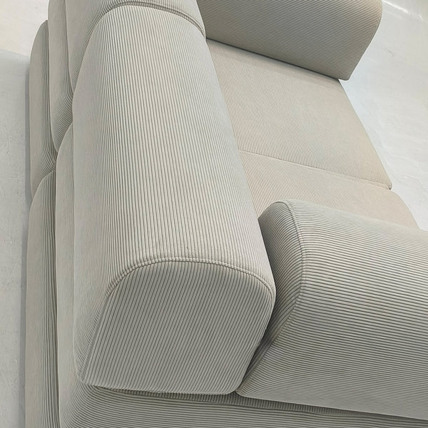 3-zits omvormbare lounge­bank – Afneembare ribfluwelen bekleding – Groot comfort

